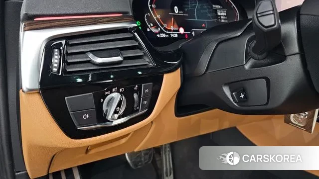 BMW 5 Series (G30) id 3640439 из Кореи 10