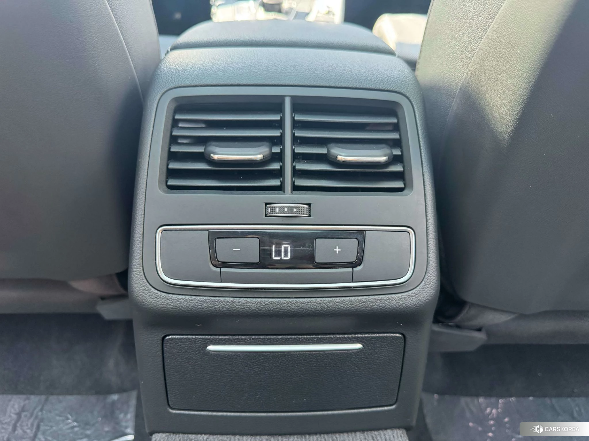 Audi A4L id 4455153 из Китая 10