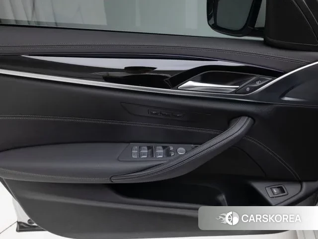 BMW 5 Series (G30) id 3089003 из Кореи 10