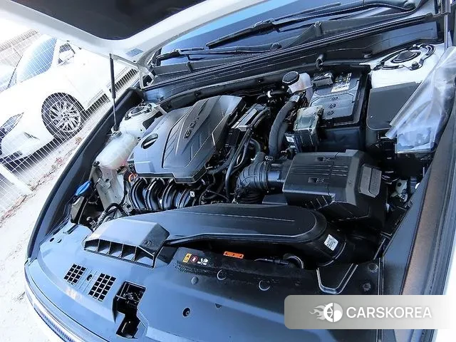 Hyundai Grandeur (GN7) id 3437382 из Кореи 10