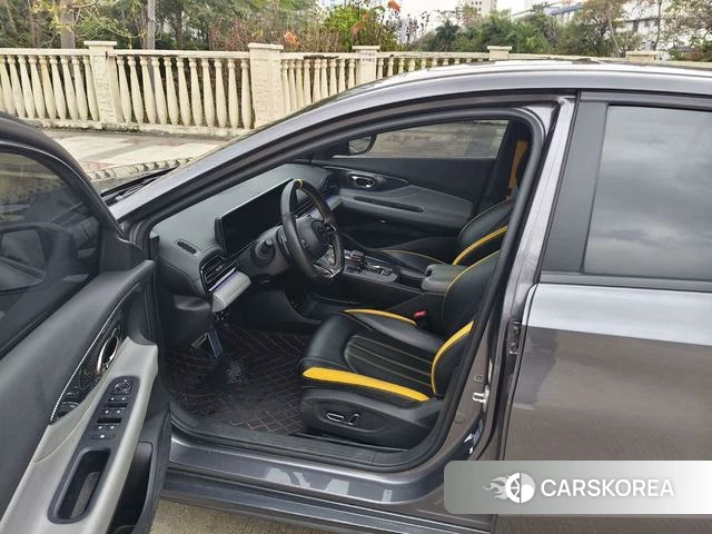 GAC Trumpchi Shadow Leopard id 3856299 из Китая 10
