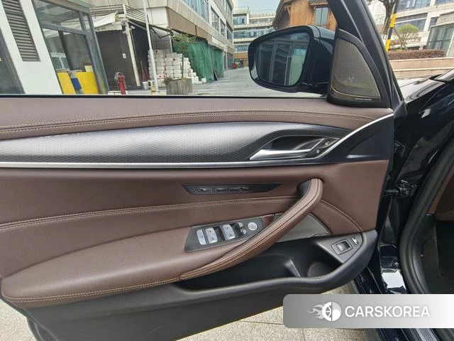 BMW 5 series PHEV id 4333418 из Китая 10