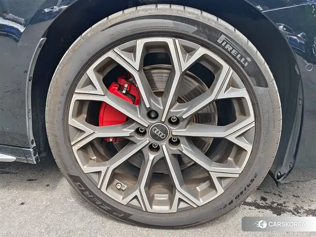 Audi A6L id 4679477 из Китая 10