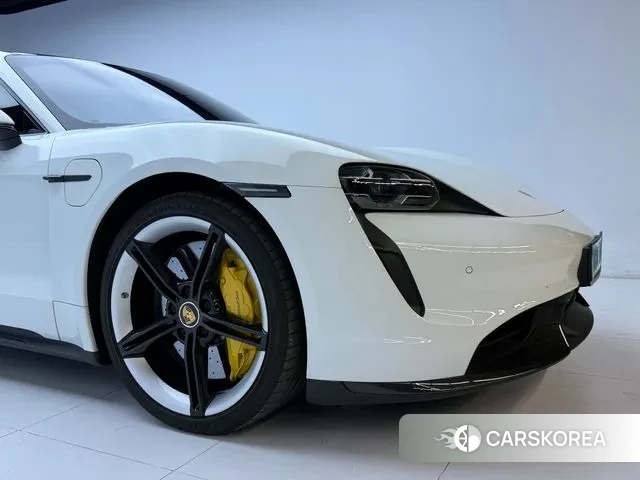 Porsche Taycan id 3064222 из Кореи 10