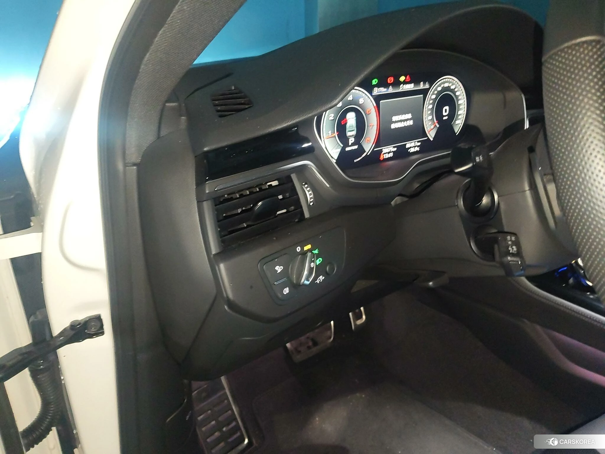Audi A4L id 4486405 из Китая 10