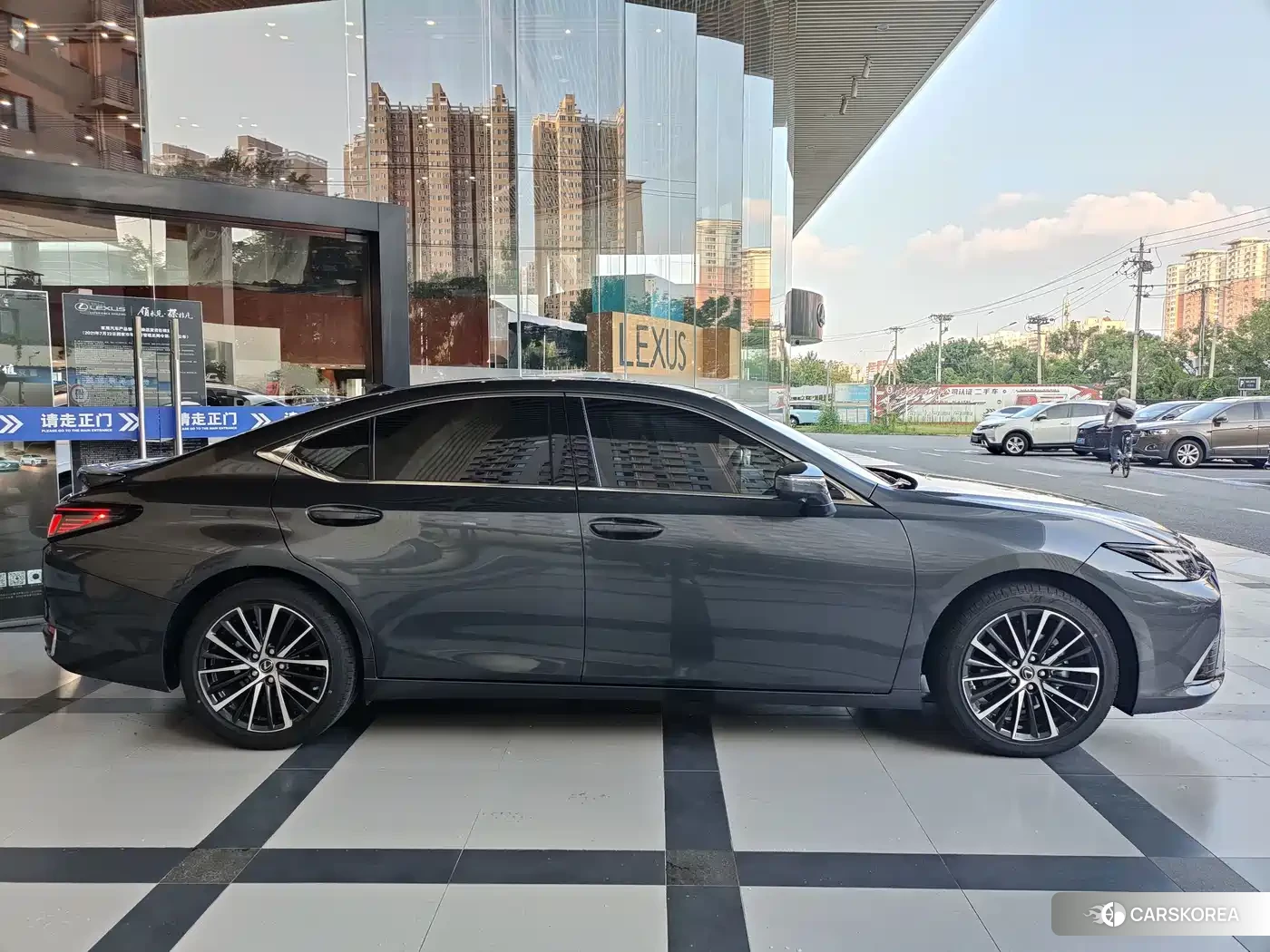 Lexus ES id 4634836 из Китая 10
