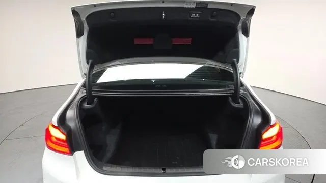 BMW 5 Series (G30) id 3547786 из Кореи 10