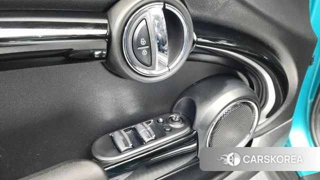 Mini Cooper Convertible id 4268484 из Кореи 10