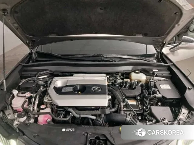 Lexus UX250h id 3625976 из Кореи 10