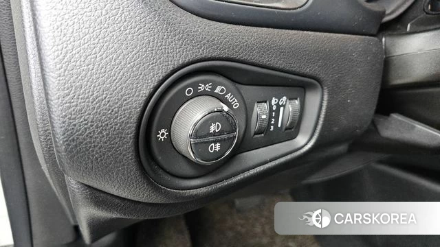 Jeep Renegade id 3899258 из Кореи 10