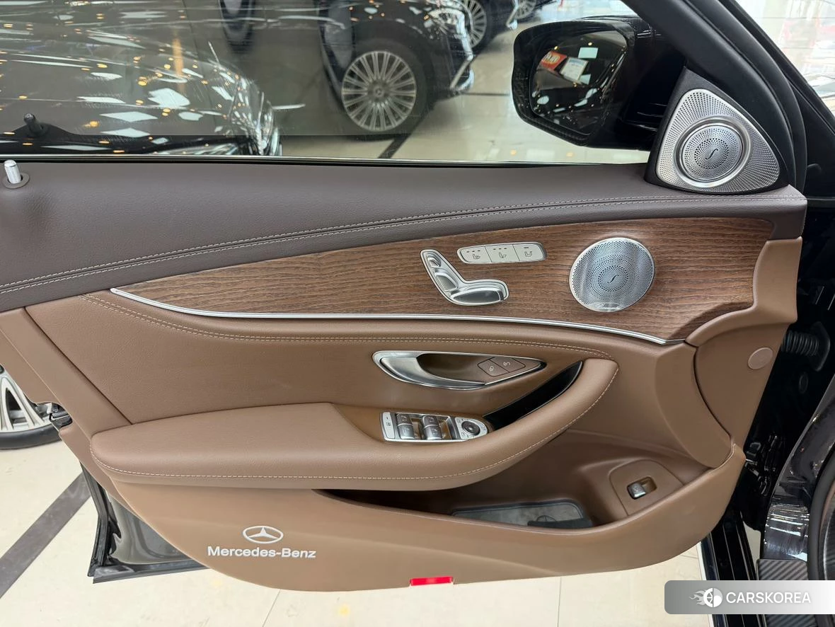 Mercedes-Benz E-class id 4455199 из Китая 10