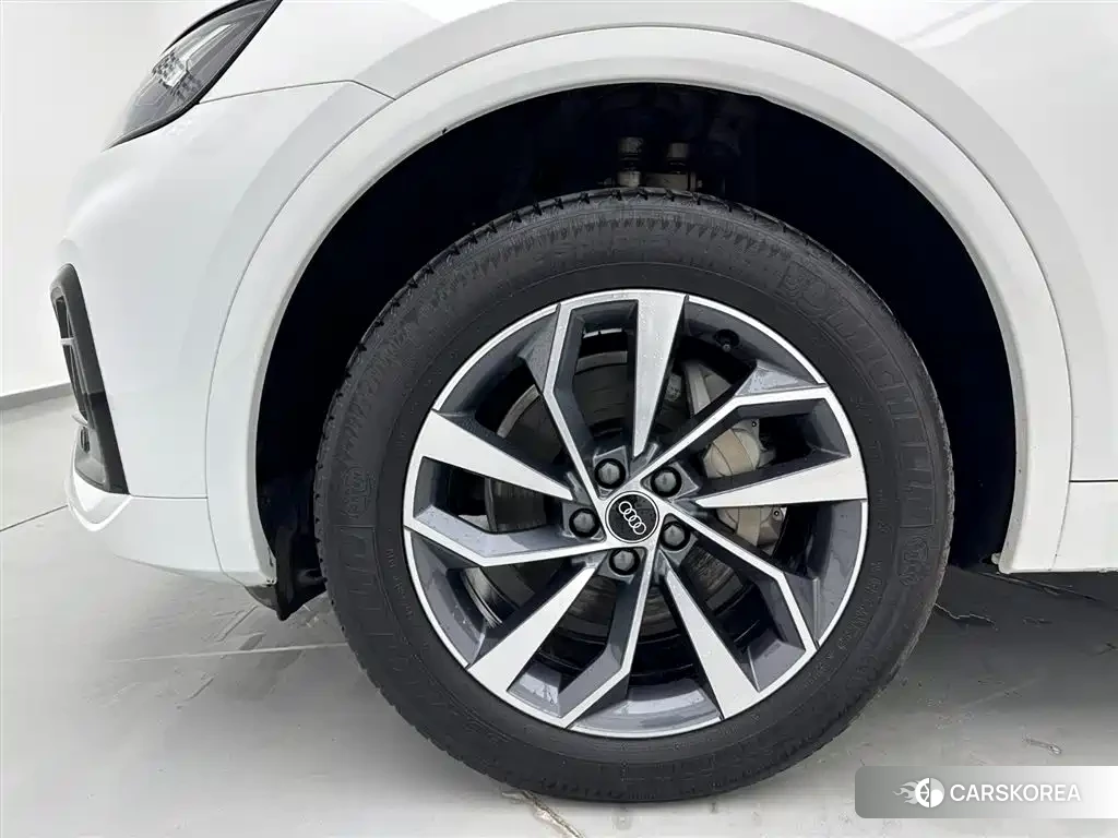 Audi Q5L id 4629610 из Китая 10