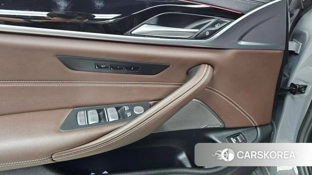 BMW 5 Series (G30) id 4871939 из Кореи 10