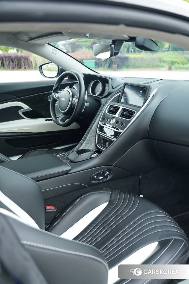 Aston Martin DB11 id 4211344 из Китая 10