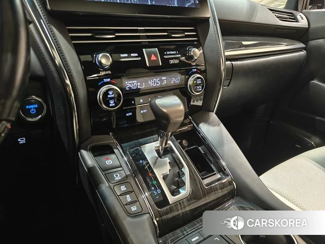 Lexus LM id 4291296 из Китая 10
