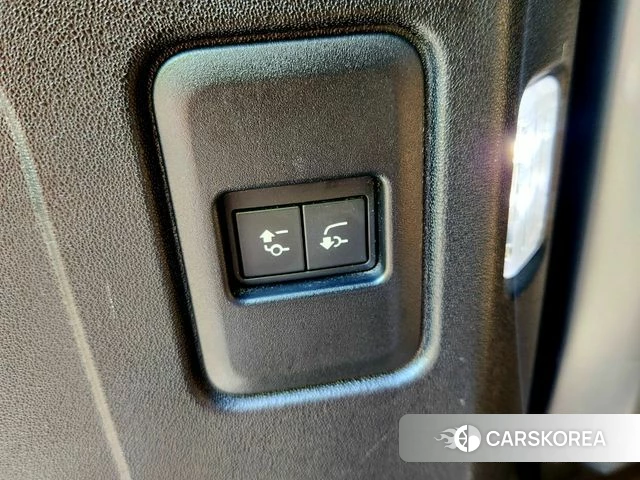 Land Rover Defender (L663) id 4284123 из Кореи 10