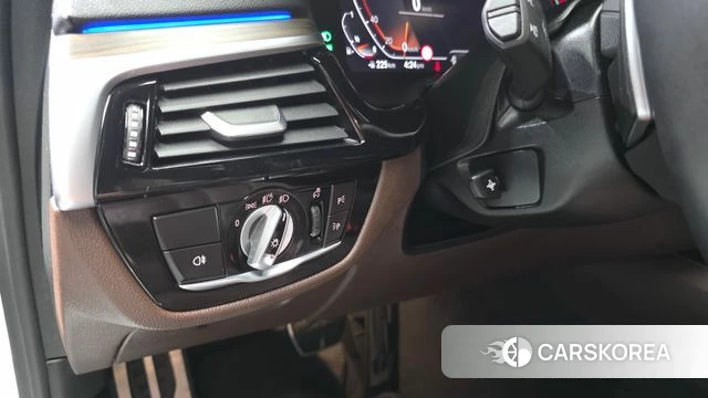 BMW 5 Series (G30) id 4731866 из Кореи 10