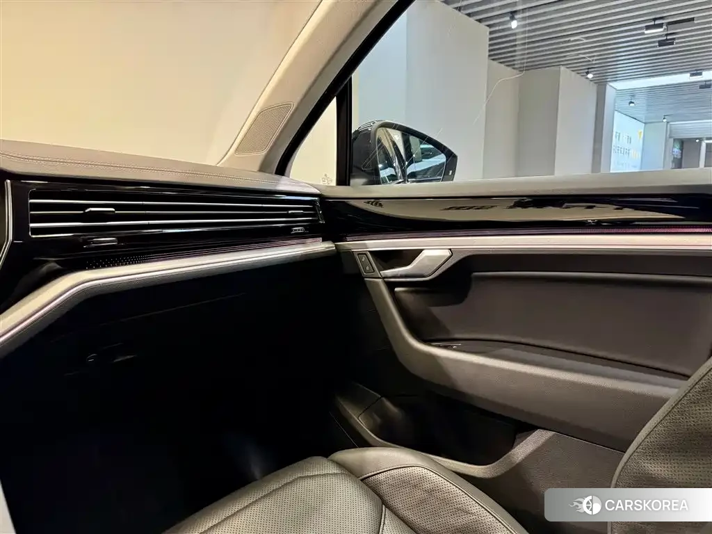Volkswagen Touareg id 4577874 из Китая 10