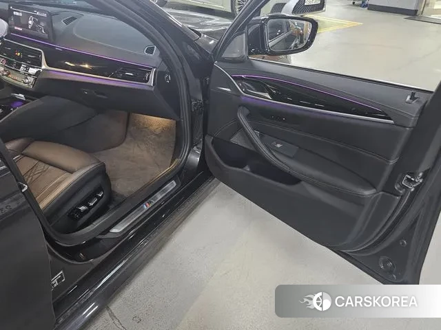 BMW 5 Series (G30) id 3058215 из Кореи 10