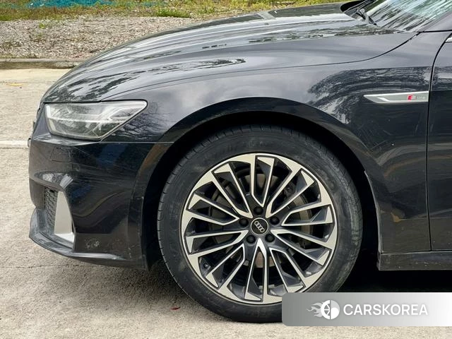 Audi A7L id 4365671 из Китая 10
