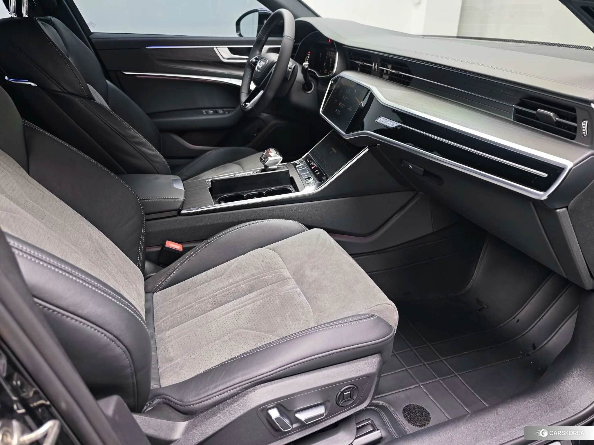 Audi A6L id 4467962 из Китая 10