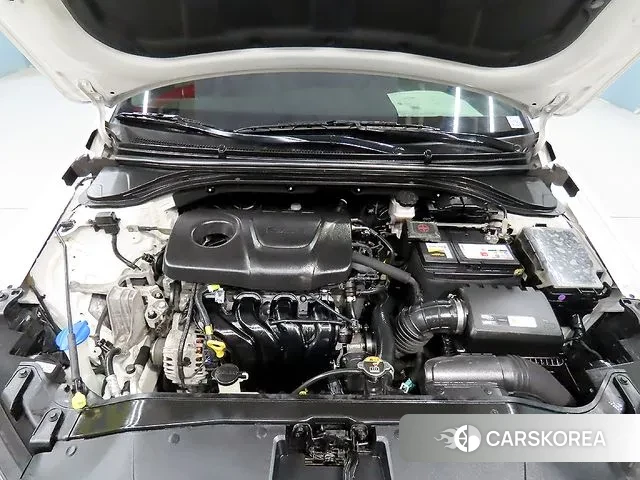 Hyundai Avante AD id 3249233 из Кореи 10