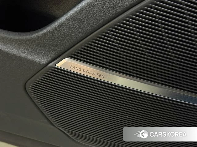 Audi RS Q8 id 4238799 из Китая 10