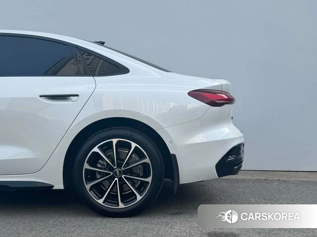 Audi A5L id 4290955 из Китая 10