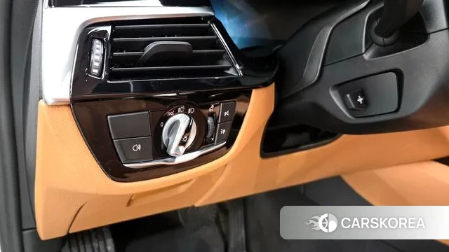 BMW 5 Series (G30) id 3089091 из Кореи 10