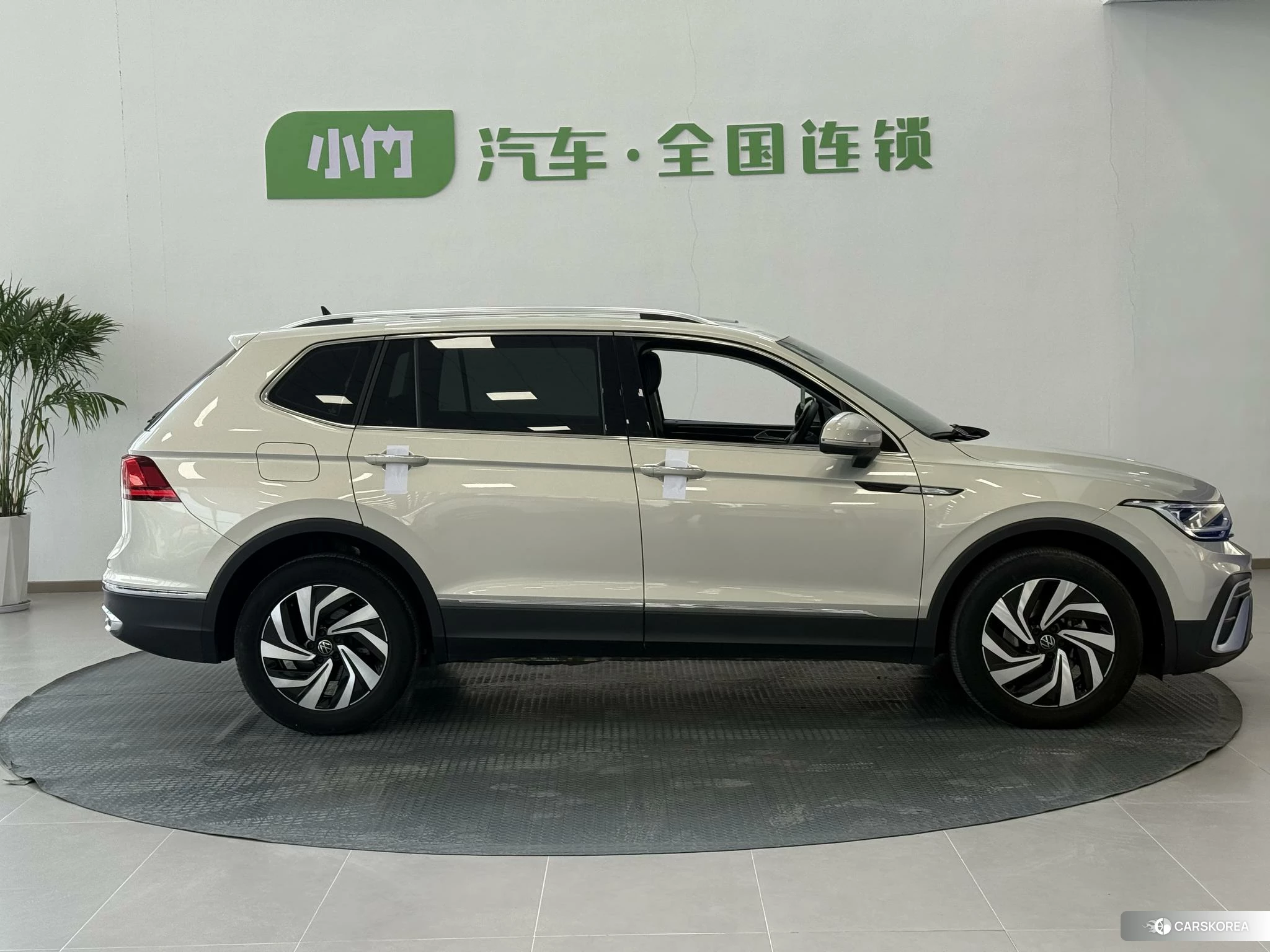 Volkswagen Tiguan L id 4452057 из Китая 10