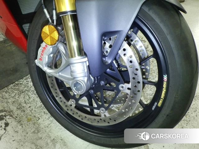 Ducati PANIGALE V4 id 3946948 из Японии 10