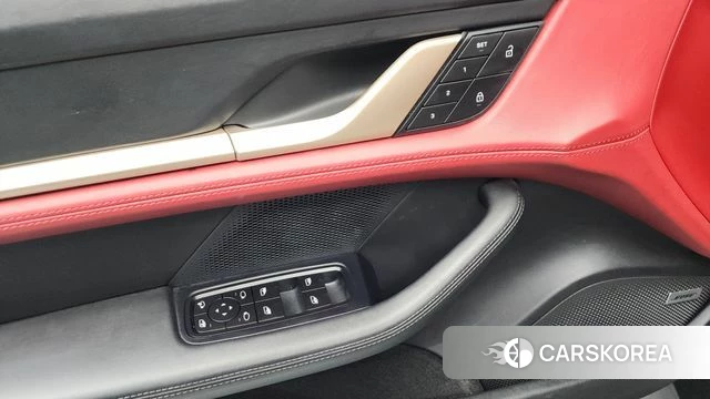 Porsche Taycan id 4428501 из Кореи 10