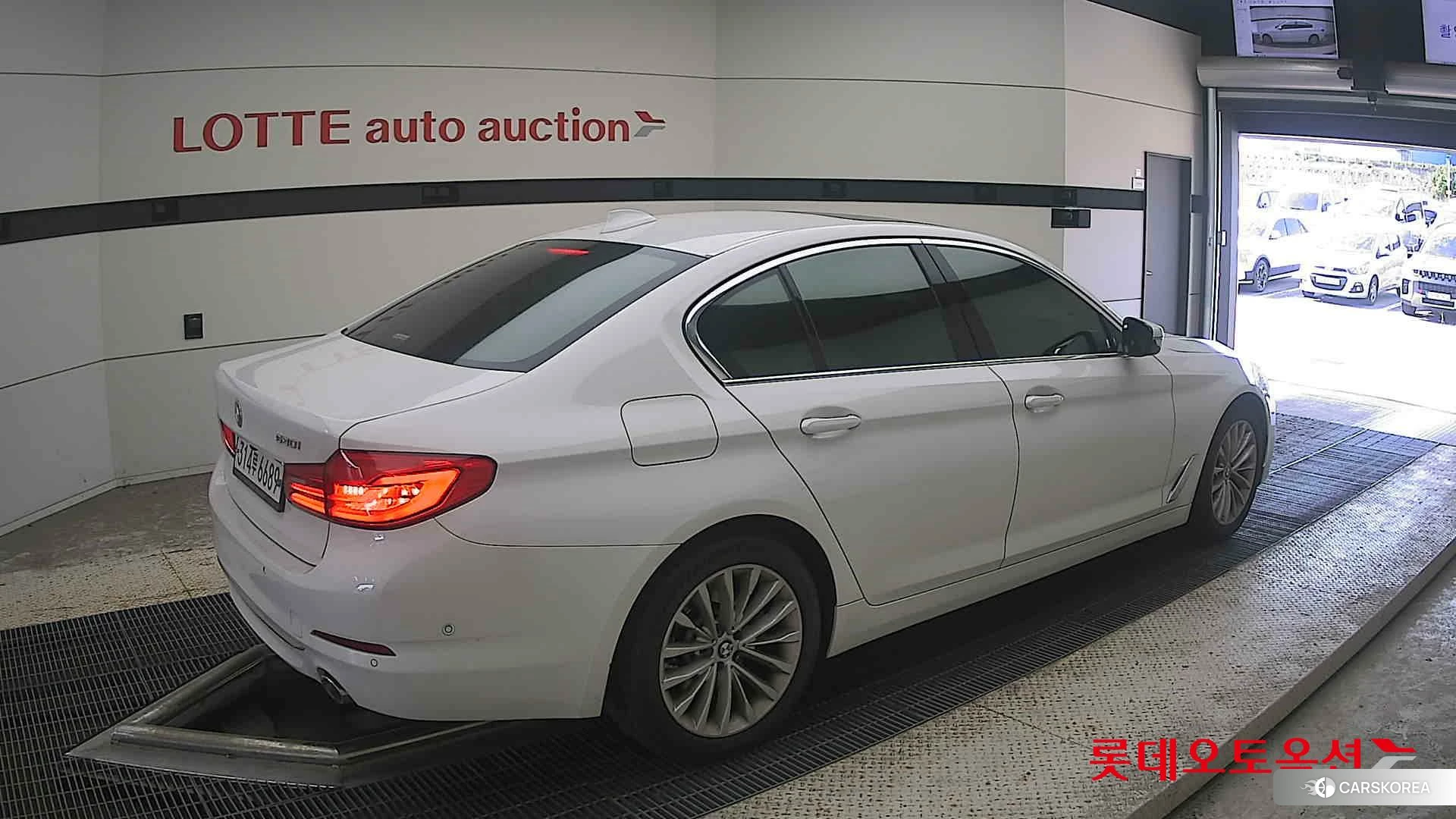 BMW  530i Luxury id 4902319 из Кореи 10