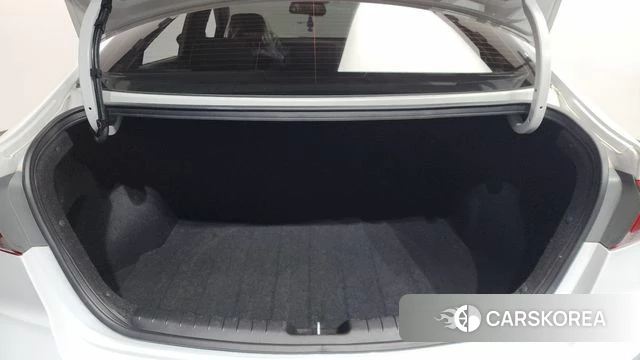 Hyundai Avante AD id 3796388 из Кореи 10