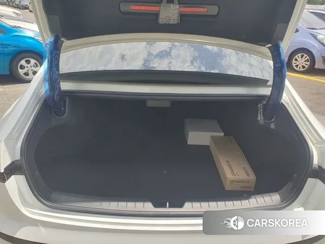 Hyundai Grandeur (GN7) id 3126780 из Кореи 10
