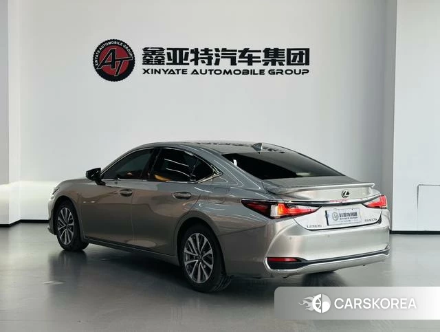 Lexus ES id 4273402 из Китая 10