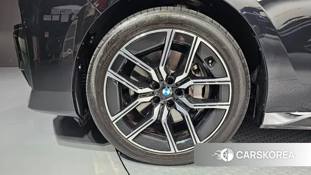 BMW 7 Series (G70) id 3327289 из Кореи 10