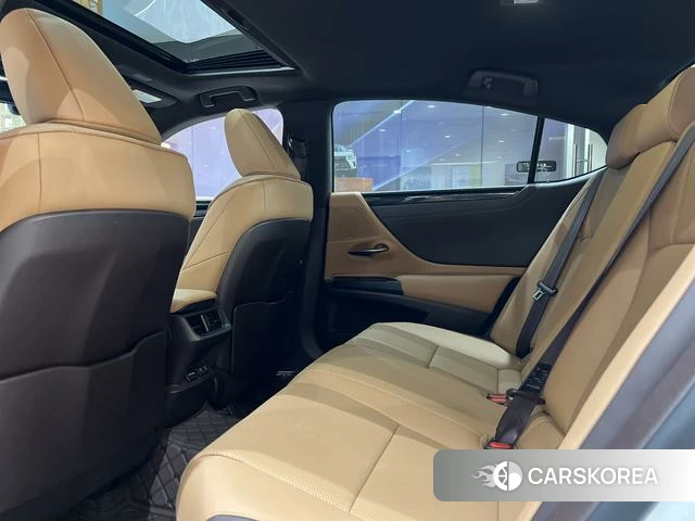 Lexus ES id 4254685 из Китая 10