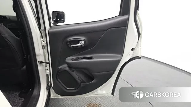 Jeep Renegade id 3788328 из Кореи 10