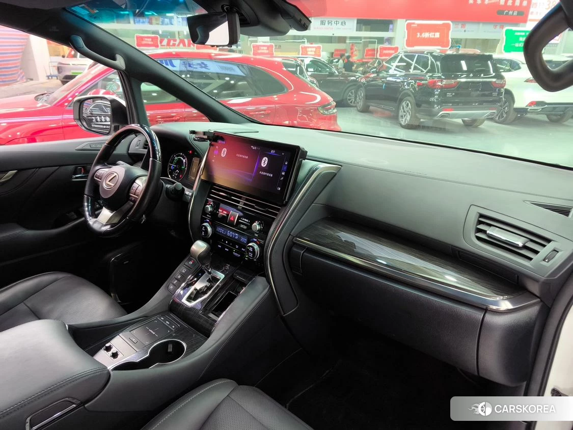 Lexus LM id 4515205 из Китая 10