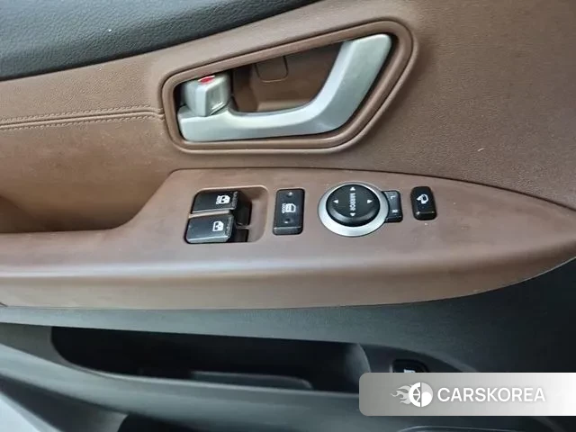 Hyundai The New Grand Starex id 3737344 из Кореи 10