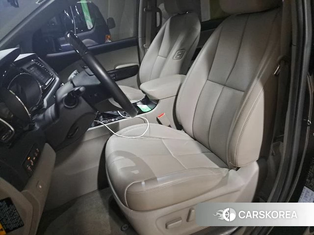 Kia The New Carnival id 4403189 из Кореи 10