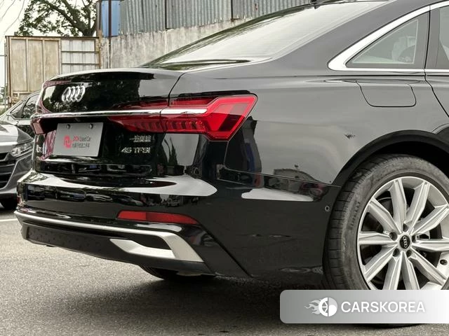 Audi A6L id 4359130 из Китая 10
