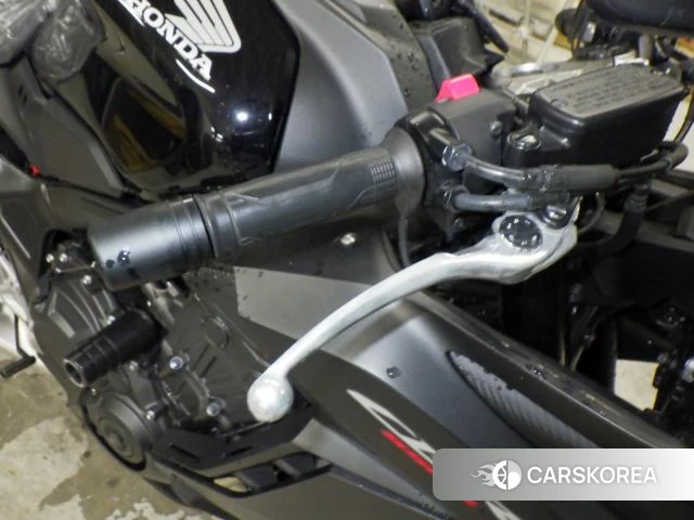 Проданный Honda CBR650R id 4184666 из Японии, фото 10