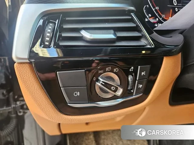 BMW 5 Series (G30) id 3727136 из Кореи 10