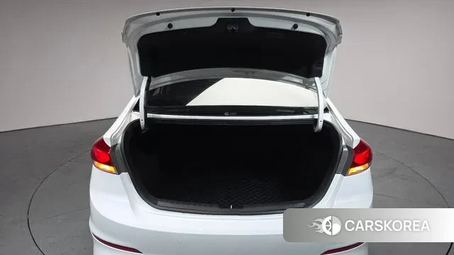 Hyundai Avante AD id 3728557 из Кореи 10