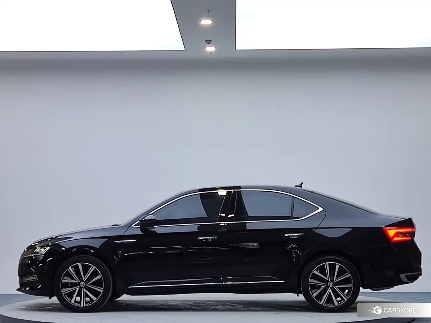 Skoda Superb id 4607000 из Китая 10