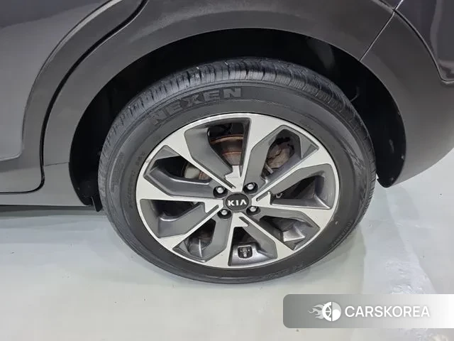 Kia Stonic id 3509235 из Кореи 10