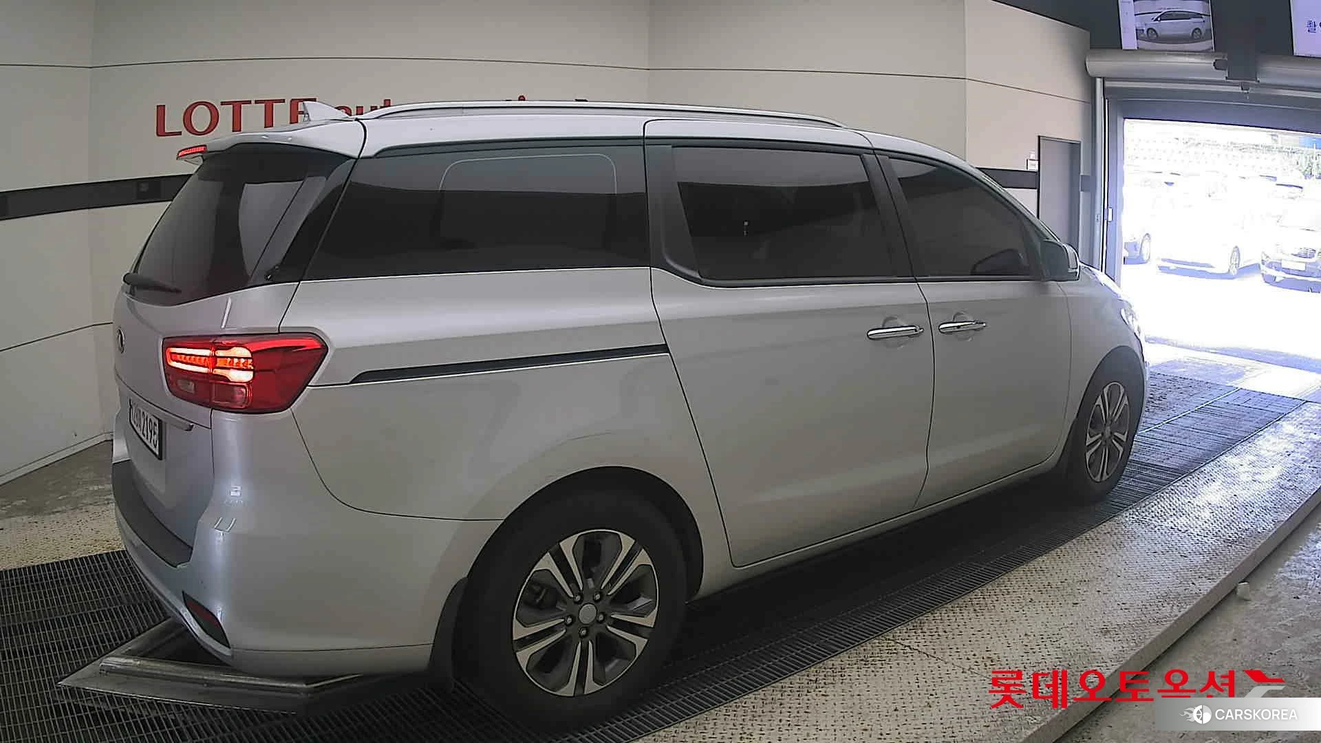Kia Carnival id 4679381 из Кореи 10