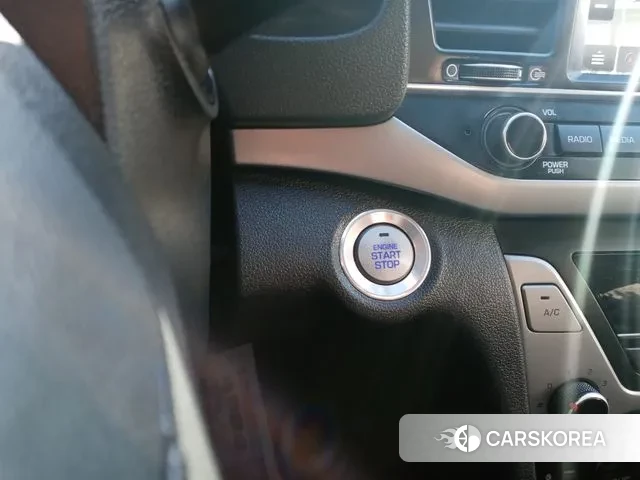 Hyundai Avante AD id 3619193 из Кореи 10